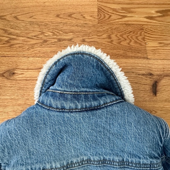 Cat & Jack Kids Sherpa Denim Jacket/Jean Jacket in Small - Picture 5 of 5